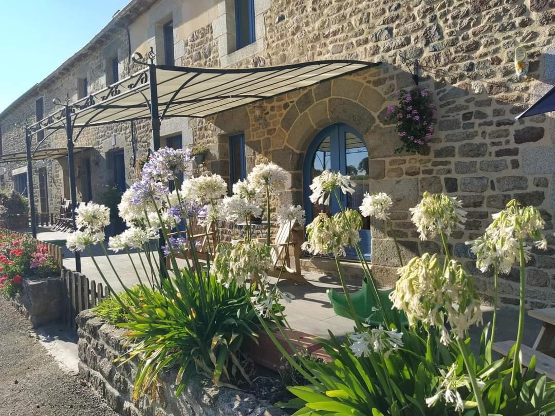 Le Douetaux Chambres D'Hotes La Baussaine Dış mekan fotoğraf